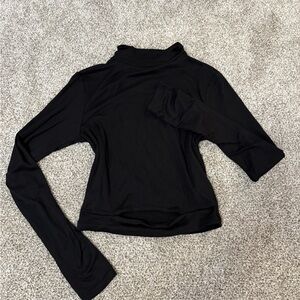 Cropped black long sleeve with a slit at the bottom